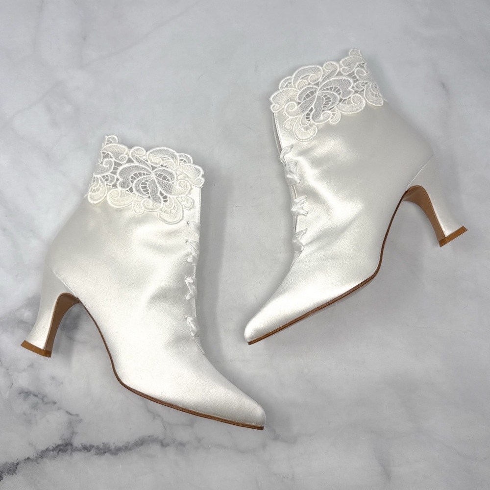 NEW Stuart Weitzman Vintage 80s 90s Silk Satin Floral Lace Ankle Bootie Boots 8 - Picture 4 of 16